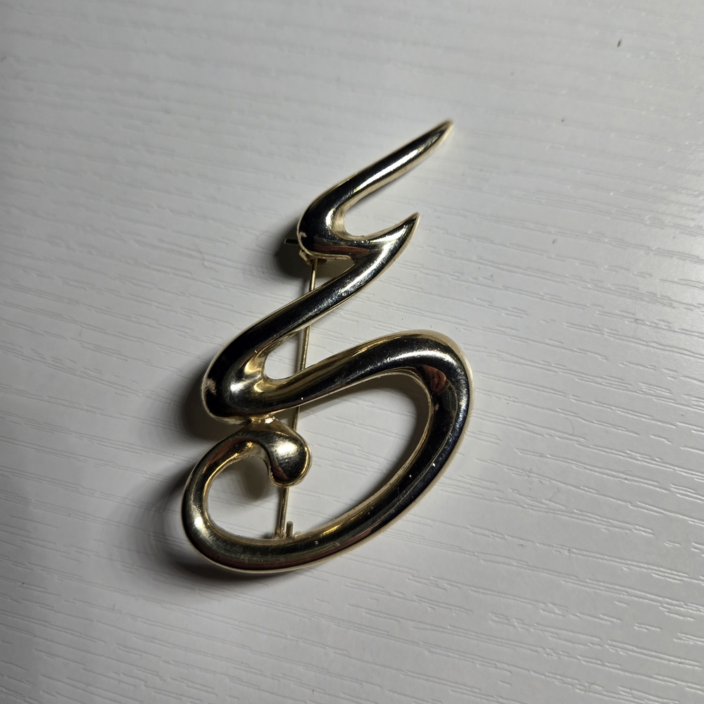Classy Vintage Gold Brooch